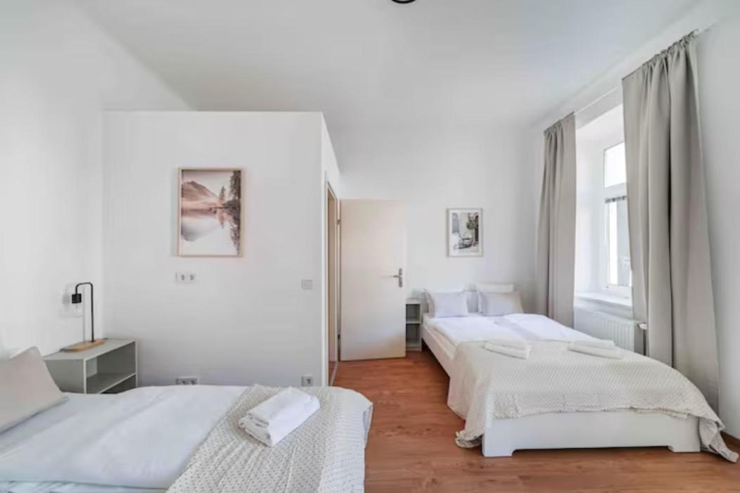 Apartments Next To Schoenbrunn - Free Parking !!! Vienna Esterno foto