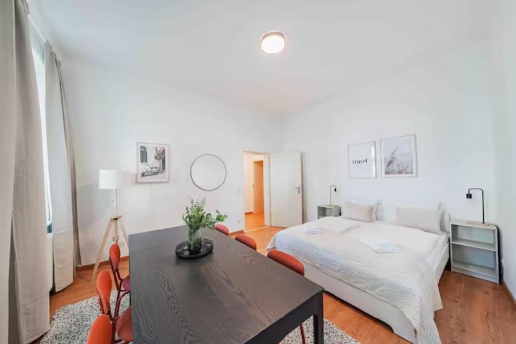 Apartments Next To Schoenbrunn - Free Parking !!! Vienna Esterno foto