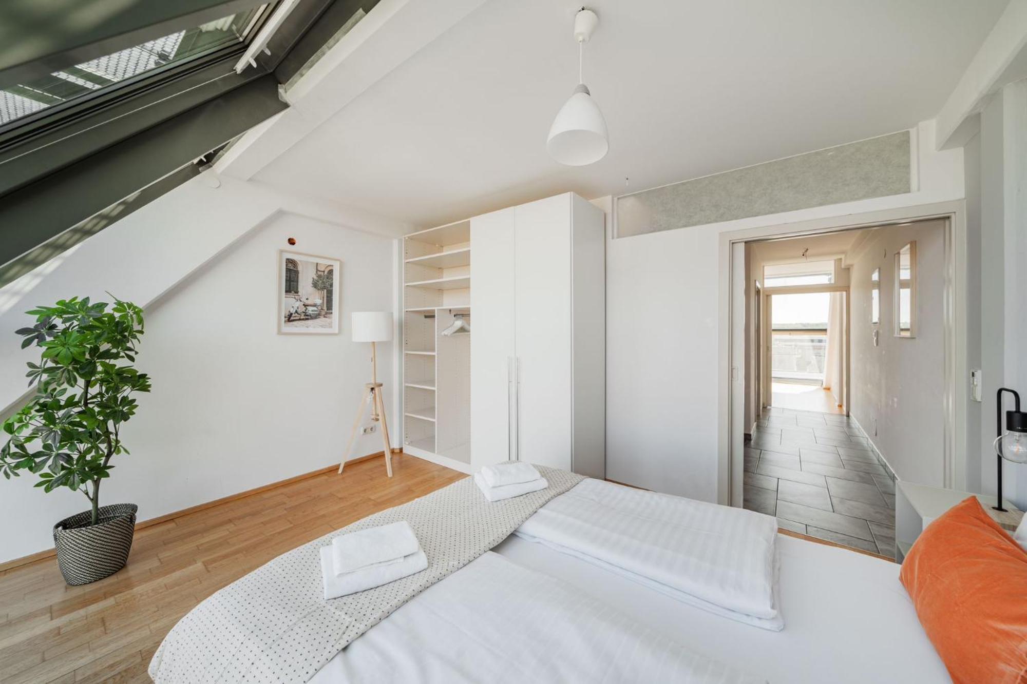 Apartments Next To Schoenbrunn - Free Parking !!! Vienna Esterno foto