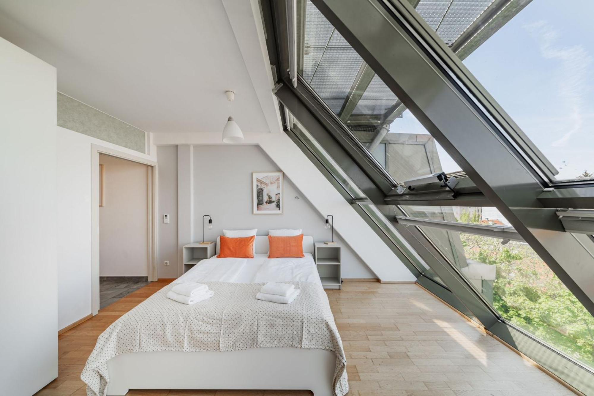 Apartments Next To Schoenbrunn - Free Parking !!! Vienna Esterno foto